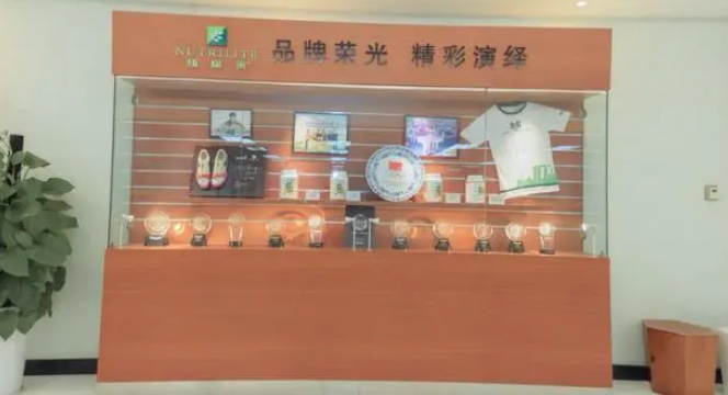特邀考察团零距离参观安利工厂，共同探索品质之源